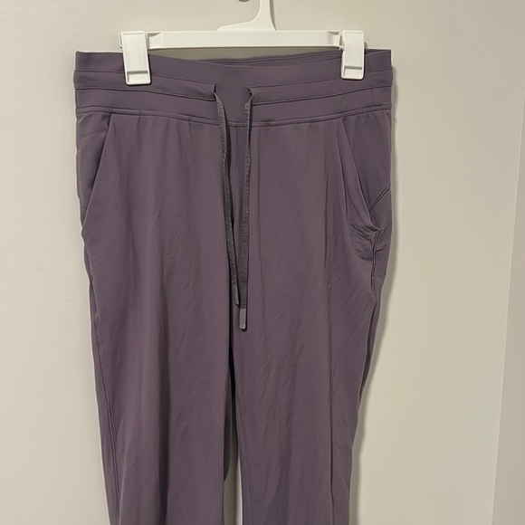 Lululemon Ready to Rulu High Rise Jogger Purple Size 8 Travel Hike Athletic - Picture 1 of 4
